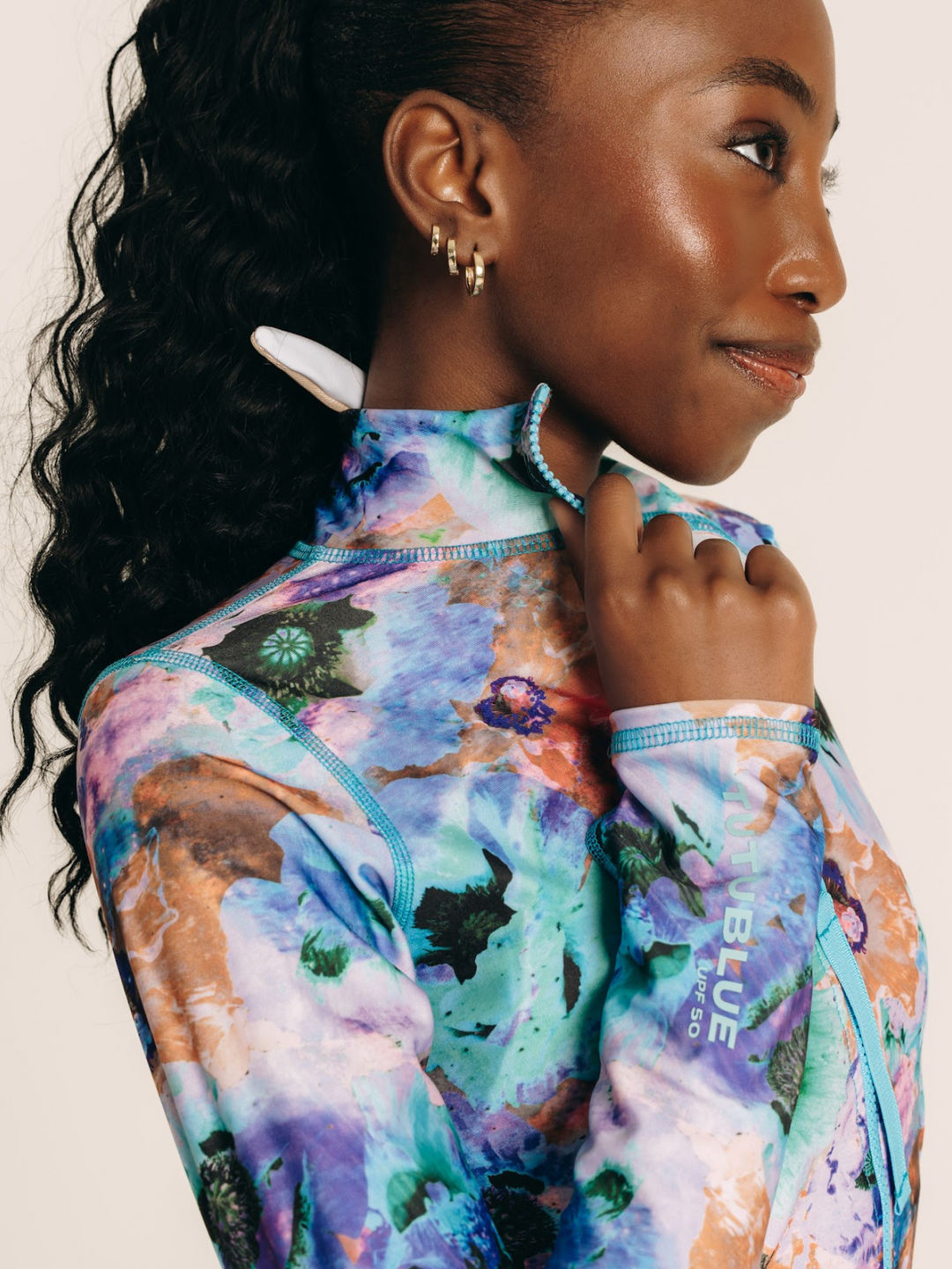 Women's Zip Rash Guard With Back Pocket - Neon Blue Poppy