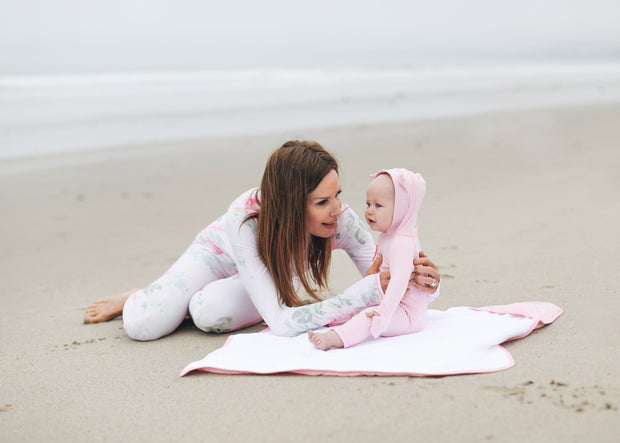 BABY BEACH TOWEL WITH HOODIE - BABY PINK
